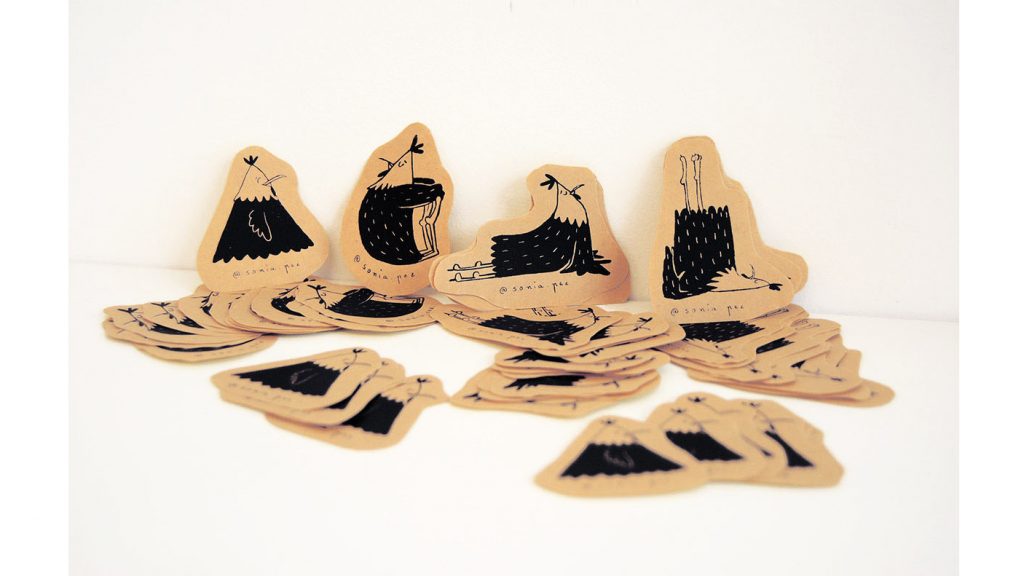 Yoga chickens - Sonia Pez